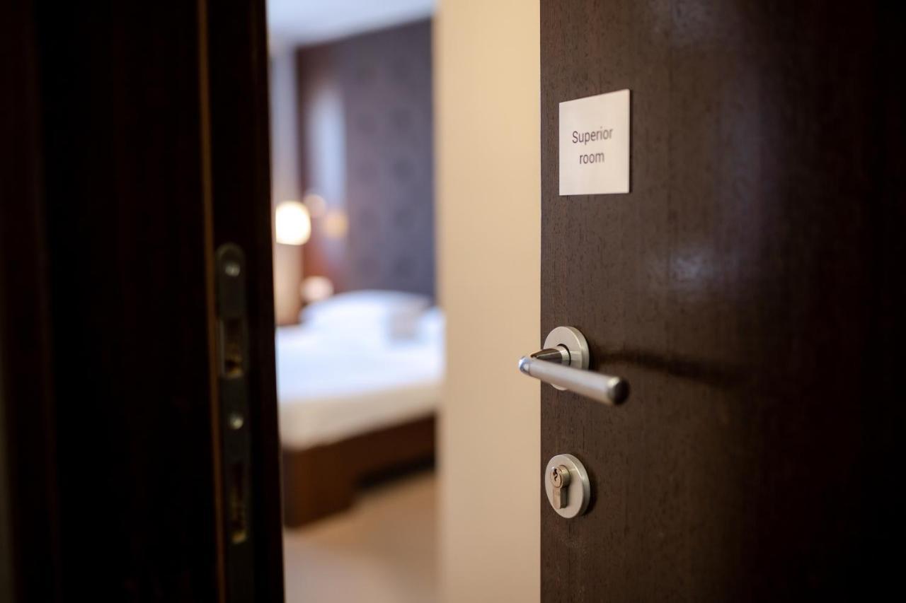 Luka De Luka Suites Belgrado Esterno foto